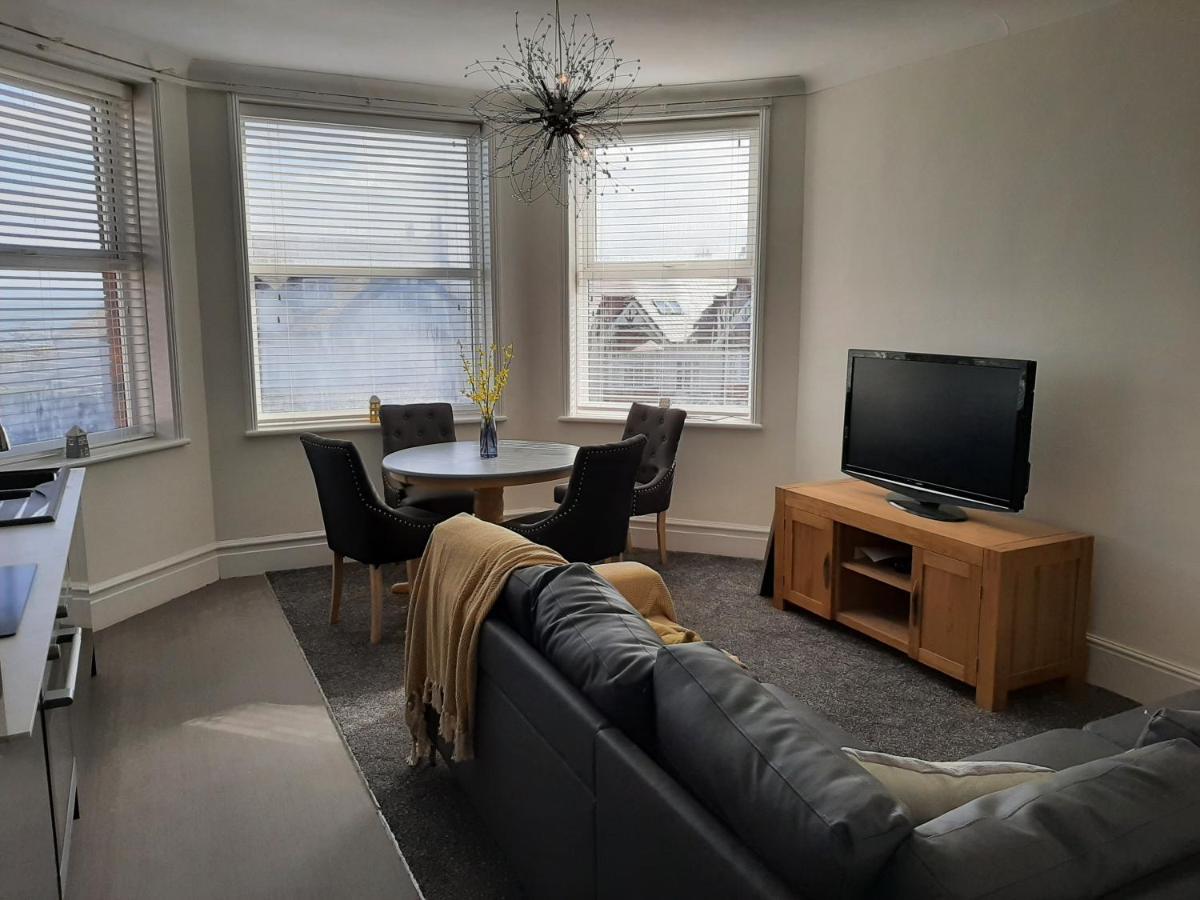 Beachmount Holiday Apartments Colwyn Bay Bagian luar foto