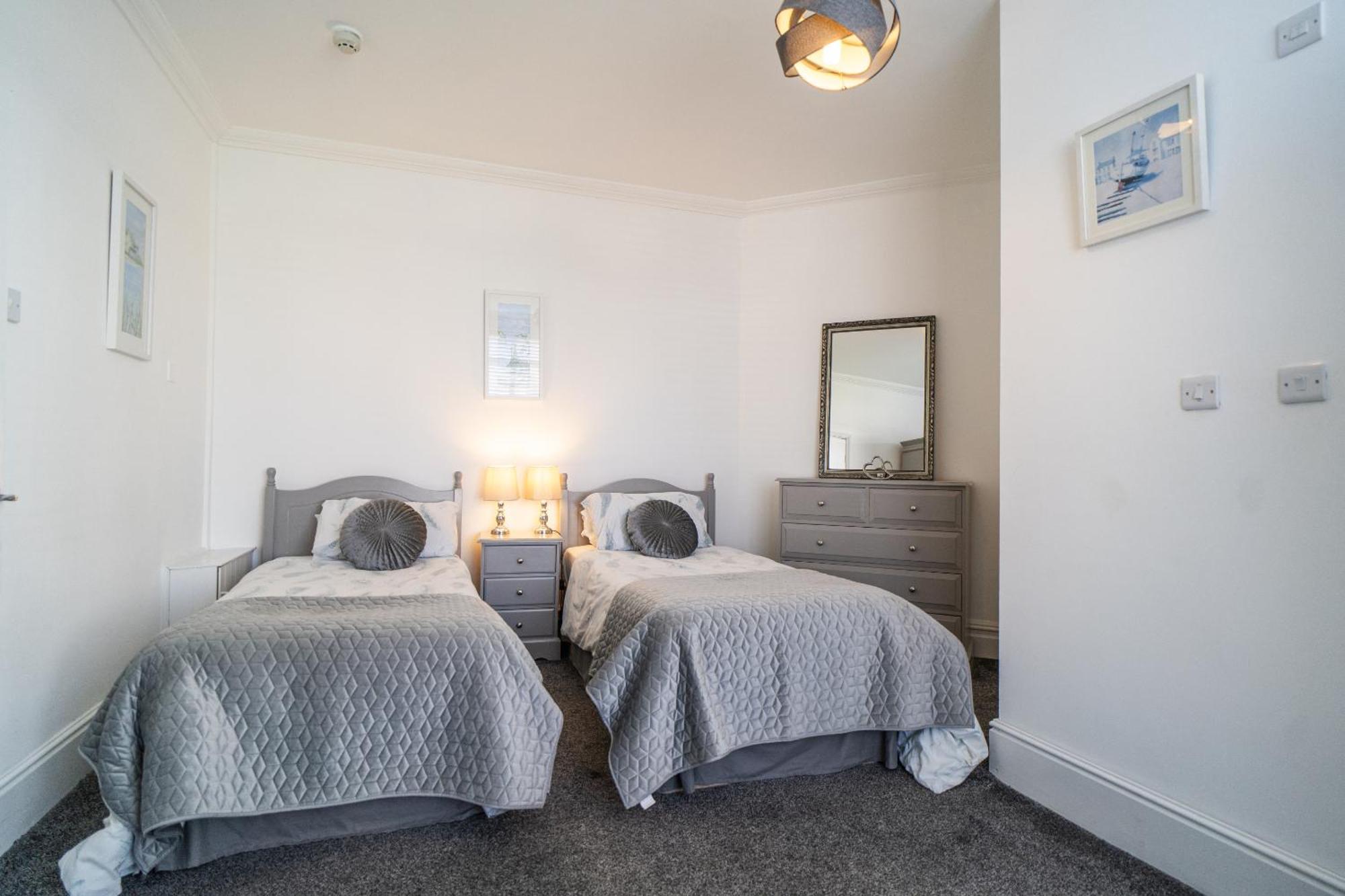 Beachmount Holiday Apartments Colwyn Bay Bagian luar foto