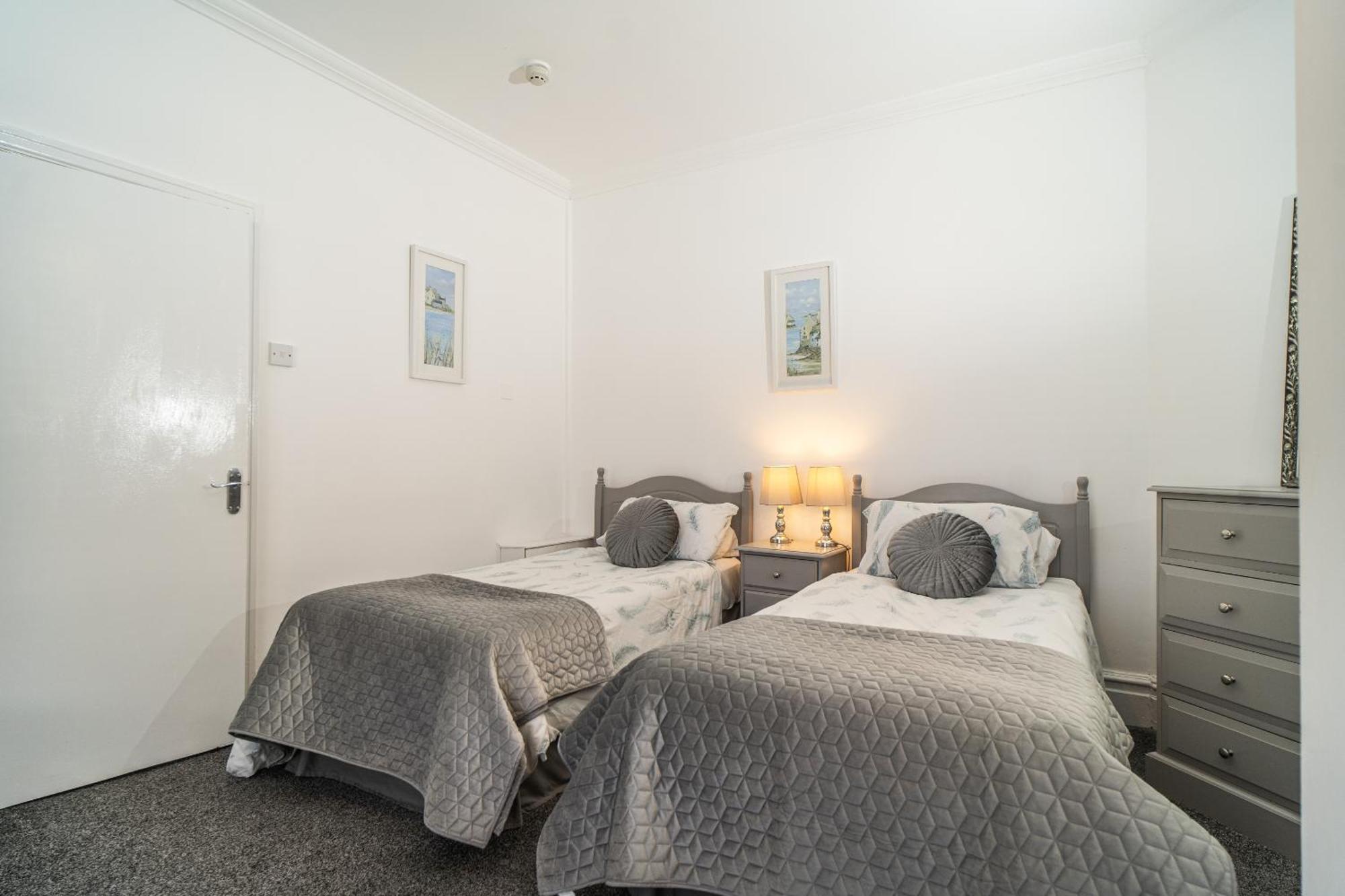 Beachmount Holiday Apartments Colwyn Bay Bagian luar foto