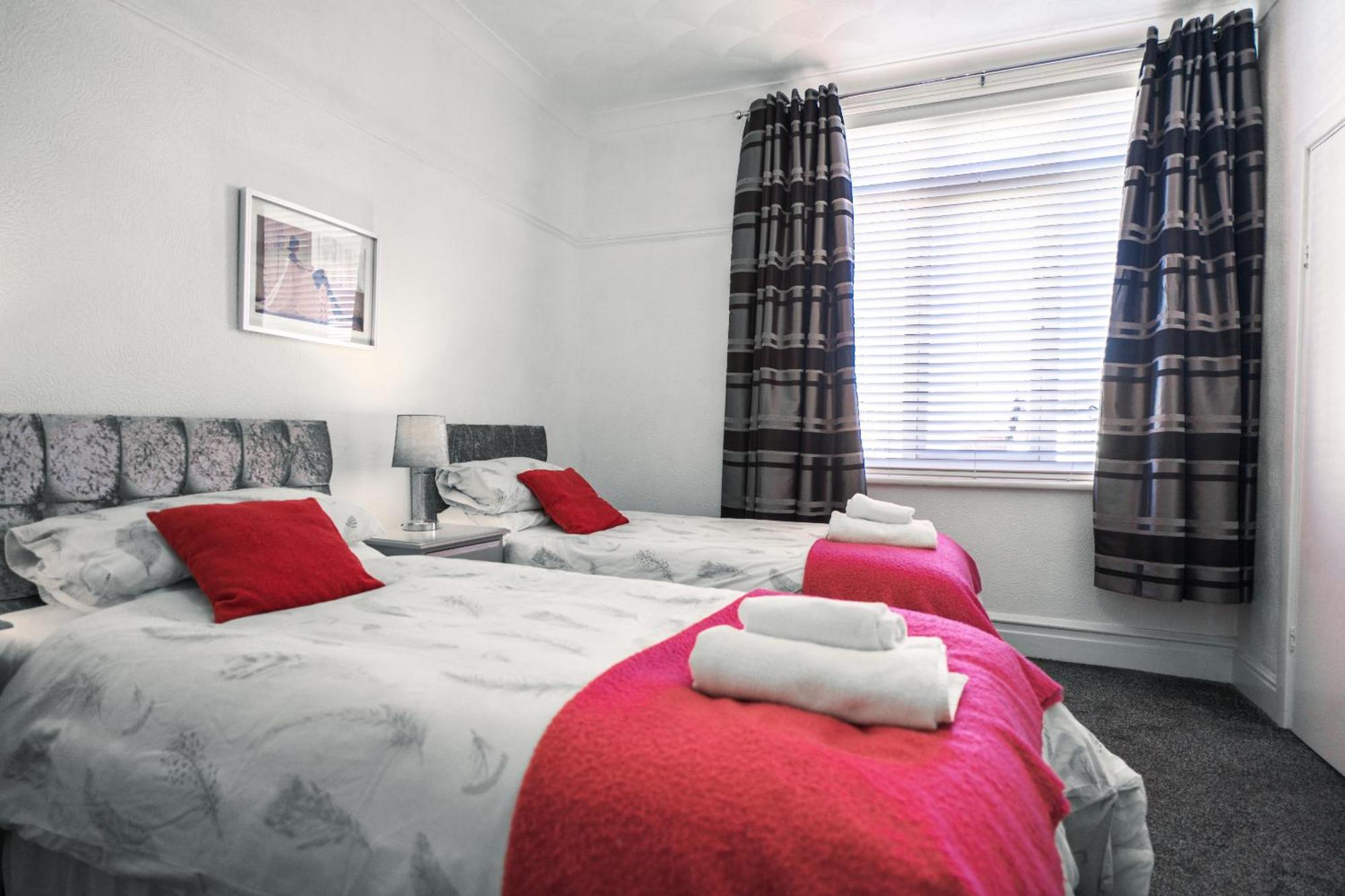 Beachmount Holiday Apartments Colwyn Bay Bagian luar foto