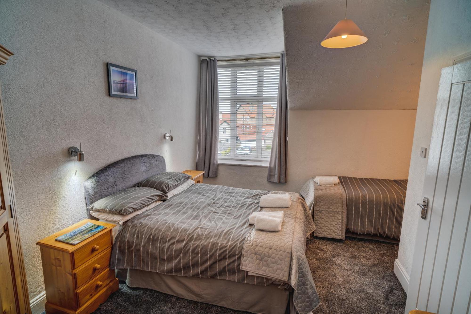 Beachmount Holiday Apartments Colwyn Bay Bagian luar foto